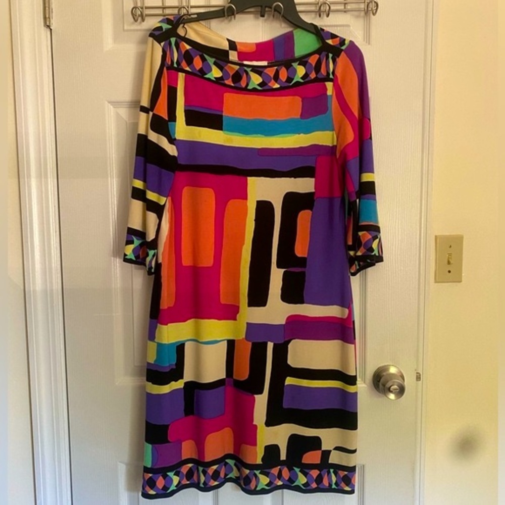 Colorful graphic dress 🌈